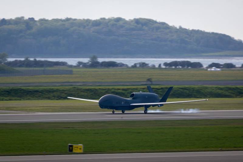 Un RQ-4D Phoenix de la OTAN aterriza en Ørland, Noruega, durante el ejercicio «Agile Combat Employment» (ACE) de la NISRF. (Foto: Real Fuerza Aérea Noruega)