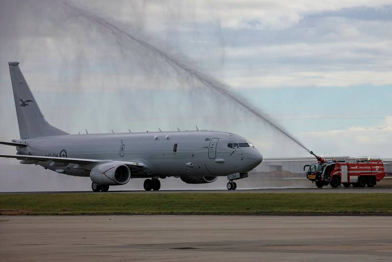 Australia ha recibido el decimocuarto avión de su flota de P-8A Poseidon, con base en la Base de la RAAF en Edimburgo y operado por los escuadrones n.º 11, 12 y 292. Estos aviones han demostrado un excelente desempeño en todas las operaciones y ejercicios desde su entrada en servicio. En el marco del programa AIR7000, las mejoras aprobadas potenciarán aún más las capacidades de la flota en materia de guerra antisubmarina, ataque marítimo e inteligencia, al tiempo que apoyarán a la industria australiana mediante una importante participación local y una inversión de más de mil millones de dólares. ©Departamento de Defensa de Australia