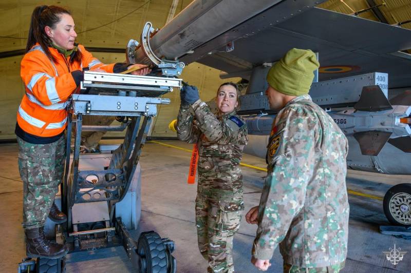 Alrededor de 100 pilotos de la Fuerza Aérea y Espacial Francesa están desplegados en Lituania en apoyo de la misión «Baltic Air Policing 71» (BAP-71) de la OTAN, y vuelan cuatro aviones Rafale desde la base aérea de Šiauliai. El destacamento francés contribuye a la protección del espacio aéreo de los Estados bálticos bajo el mando de la OTAN. Foto cortesía del Ejército del Aire y del Espacio de Francia.