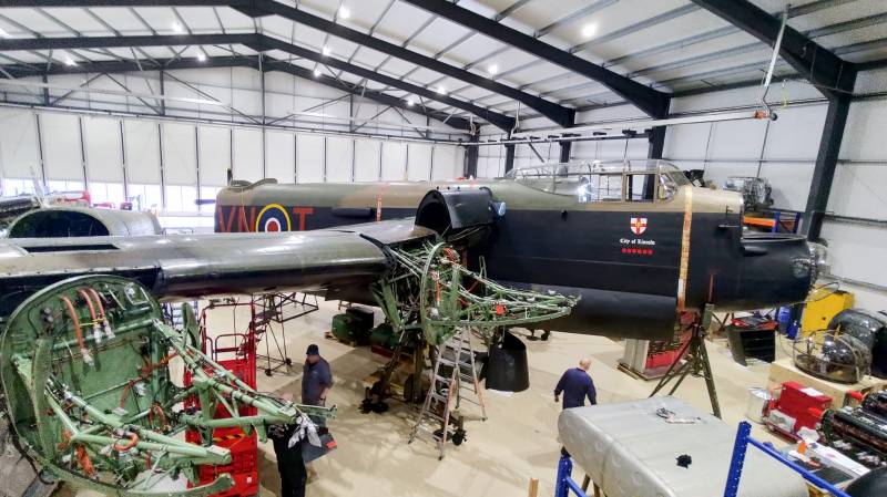 El programa de mantenimiento «mayor» del Lancaster PA474 de la BBMF continúa a cargo de Aircraft Restoration Company (ARCo) en Duxford. (Foto: BBMF)