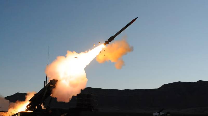 El PAC-3 MSE ofrece un mayor alcance, velocidad y maniobrabilidad, lo que lo convierte en una respuesta eficaz ante una amplia gama de amenazas. (Foto oficial del Ejército de los Estados Unidos)