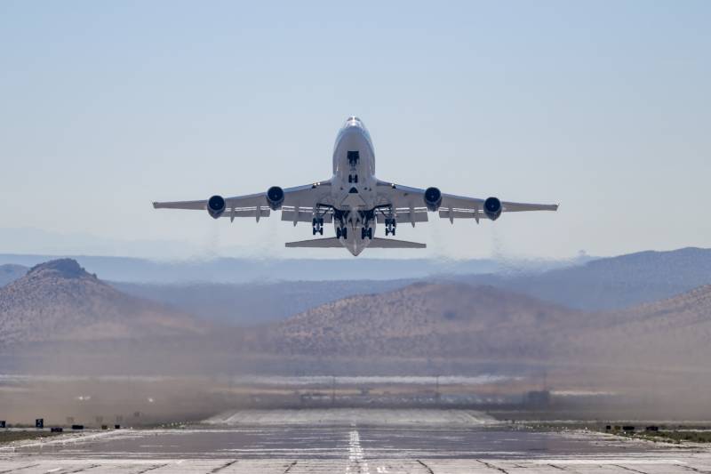 El Spirit of Mojave y el vehículo Talon-A3. Imagen: Stratolaunch