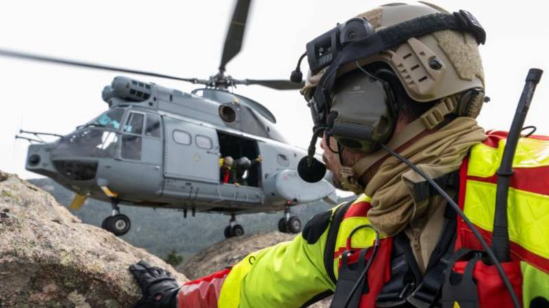 Córcega, un terreno complejo entre el mar y la montaña. ©Armée de l’Air et de l'Espace