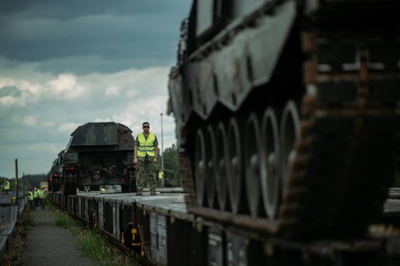 Carga de obuses Panzer para su transporte por ferrocarril. ©Ministerio de Defensa de los países Bajos
