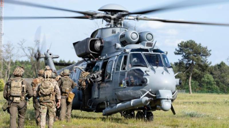 Caracal del escuadrón de helicópteros 1/67 «Pyrénées» durante el ejercicio «Athena» 2025. ©Armée de l’Air et de l'Espace