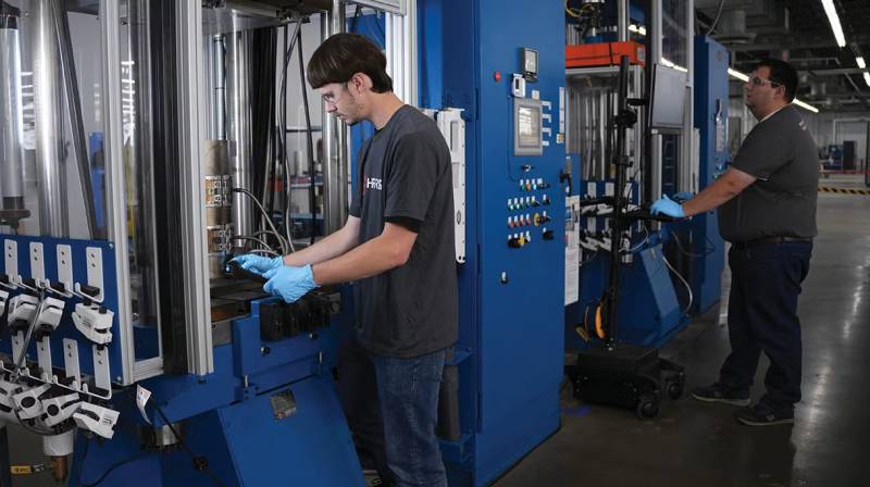 Empleados de L3Harris en las instalaciones de fabricación avanzada del sur, en Huntsville, Alabama ©L3Harris Technologies