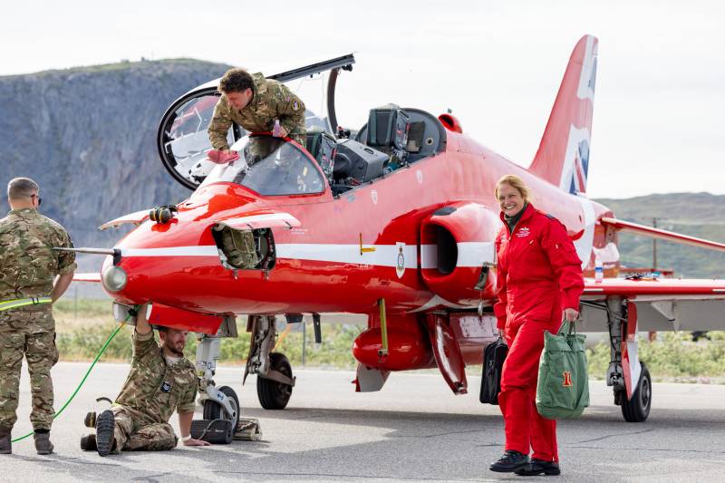 Red Arrows ©RAF