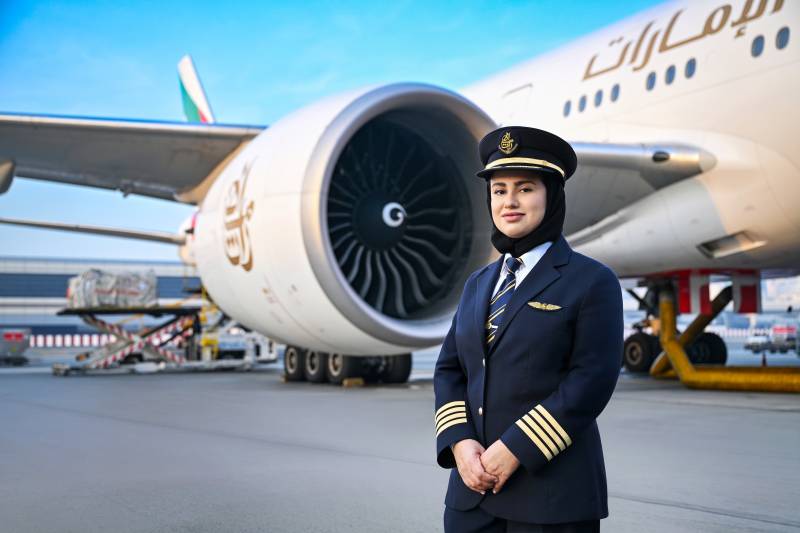Hanan Mohammed Jawad, mujer emiratí, capitana de un Boeing 777 ©Emirates