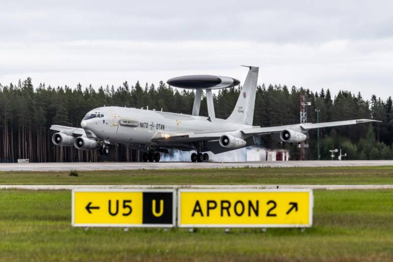 Un avión AWACS E-3A de la OTAN aterriza en la base aérea de Kallax, en Suecia, el 15 de junio de 2026. Foto cortesía del Comando Aéreo Aliado de la OTAN