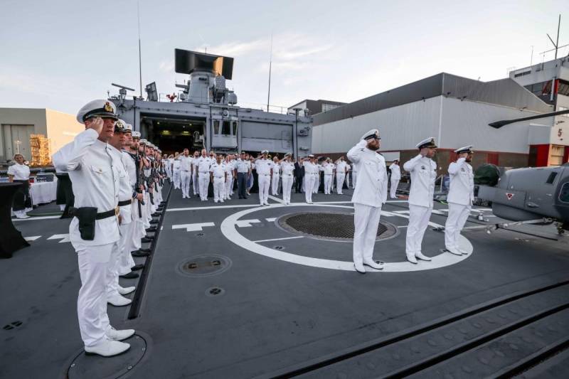 10 de julio de 2026: El buque insignia del Primer Grupo Marítimo Permanente de la OTAN (SNMG1), el FGS Sachsen, organizó una recepción de las fuerzas mientras se encontraba atracado en Halifax. La recepción, organizada por la comandante del SNMG1, la comodora Maryla Ingham de la Marina Real Británica (RN), y el comandante del FGS Sachsen, dio la bienvenida a bordo a líderes militares, representantes civiles e invitados distinguidos para celebrar la sólida alianza entre las naciones aliadas y el compromiso duradero de la OTAN con la seguridad marítima. Imagen: MARCOM