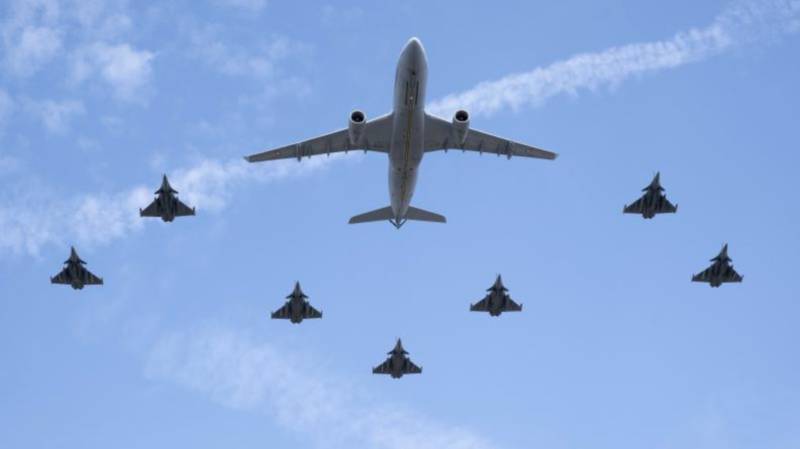La Fuerzas Aérea Estratégica sobrevoló París con motivo del Desfile. ©Armée de l’Air et de l'Espace