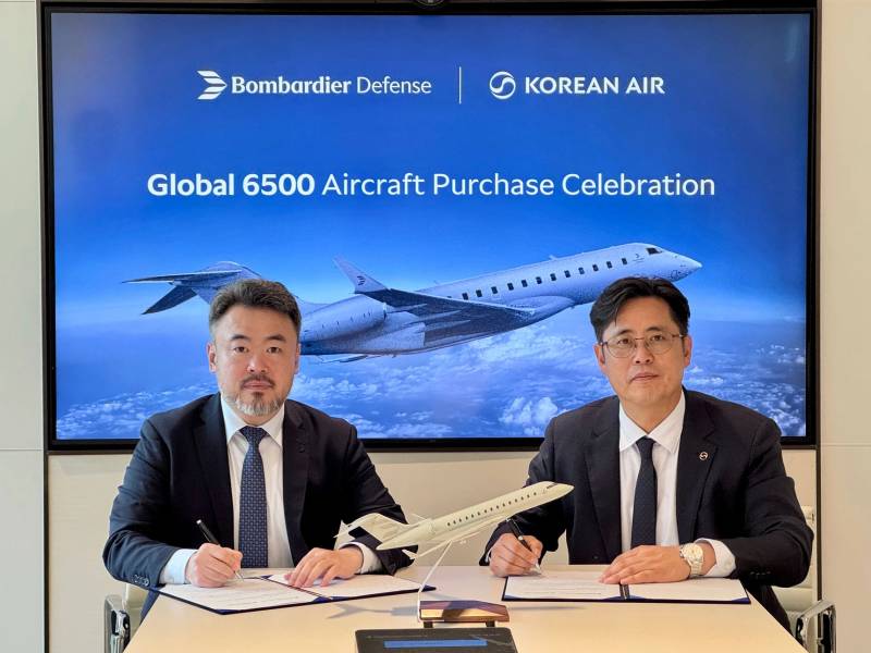 HyeonCheol Cho, vicepresidente del área de negocios de defensa de Korean Air (a la derecha), junto a Hoon Seok Jang, director de ventas de Bombardier Defense. ©Bombardier Defense