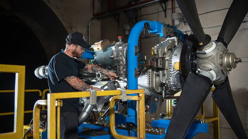 El motor de vuelo estándar para el demostrador de vuelo híbrido-eléctrico de RTX, ensamblado en las instalaciones de pruebas de Pratt & Whitney Canada. Imagen: RTX