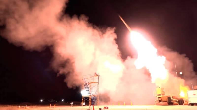 L3Harris suministra motores de impulso de cohetes sólidos y sistemas de desviación y control de actitud para el THAAD. (Foto: Missile Defense Agency)