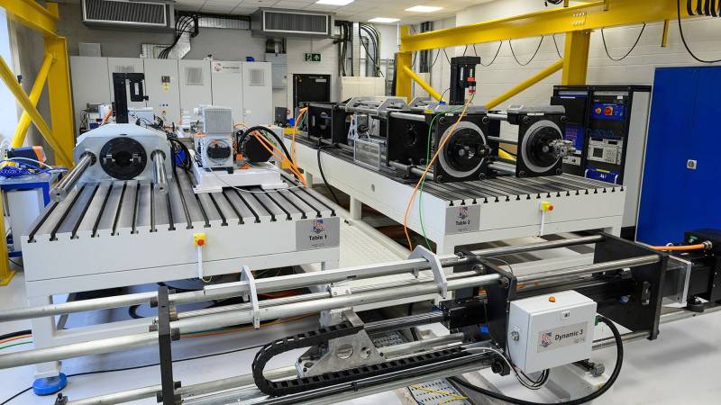El laboratorio de pruebas elecTRAS™, recientemente inaugurado en Wolverhampton, Reino Unido, cuenta con un banco de pruebas escalable, modular y adaptable que permite evaluar con precisión múltiples configuraciones del sistema. ©RTX