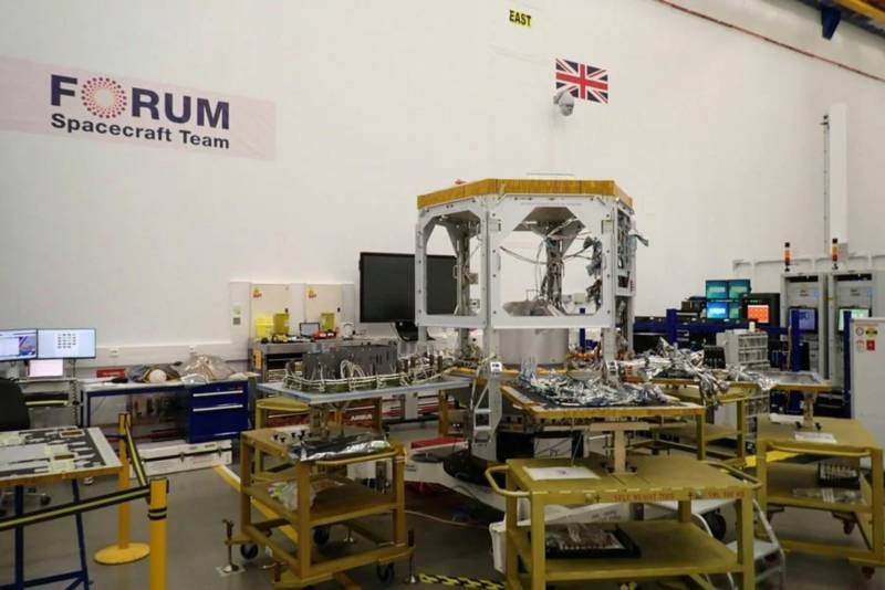 El satélite FORUM en la sala limpia de Airbus; medirá el calor que emite la Tierra hacia el espacio ©Airbus