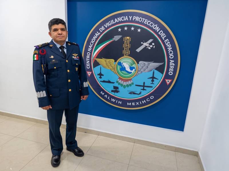 Coronel de la Fuerza Aérea Mexicana Diplomado de Estado Mayor, Jefe de la Sección de Operaciones del Centro Nacional de Vigilancia y Protección del Espacio Aéreo (CENAVI) ©Espacio Aéreo