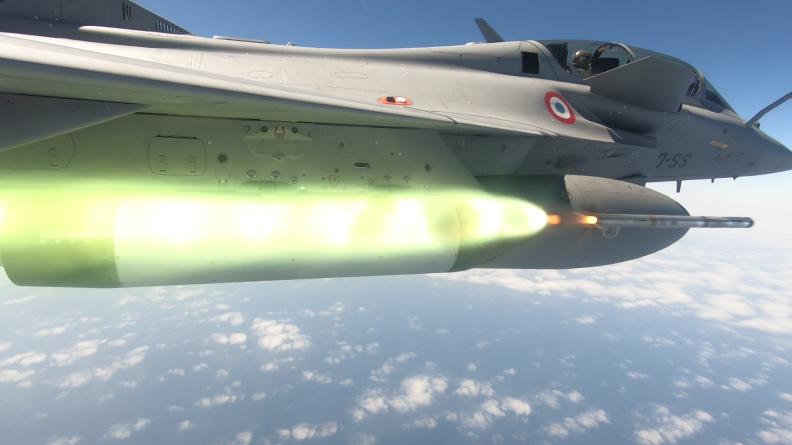 Lanzamiento de un cohete desde un Rafale durante las pruebas LADAC. ©Armée de l’Air et de l'Espace