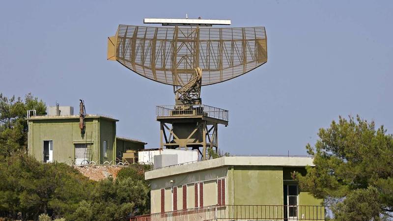 Estación de radar de la Fuerza Aérea en la costa alemana. La antena giratoria detecta objetos voladores sobre el Mar Báltico y protege el espacio aéreo del norte de la OTAN. ©Bundeswehr/ Rott