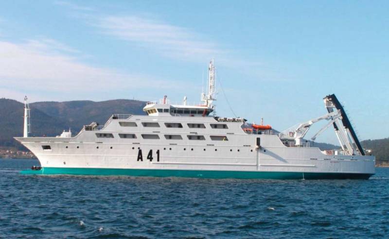 Buque Escuela y de Cooperación Pesquera "Intermares". ©Armada de España