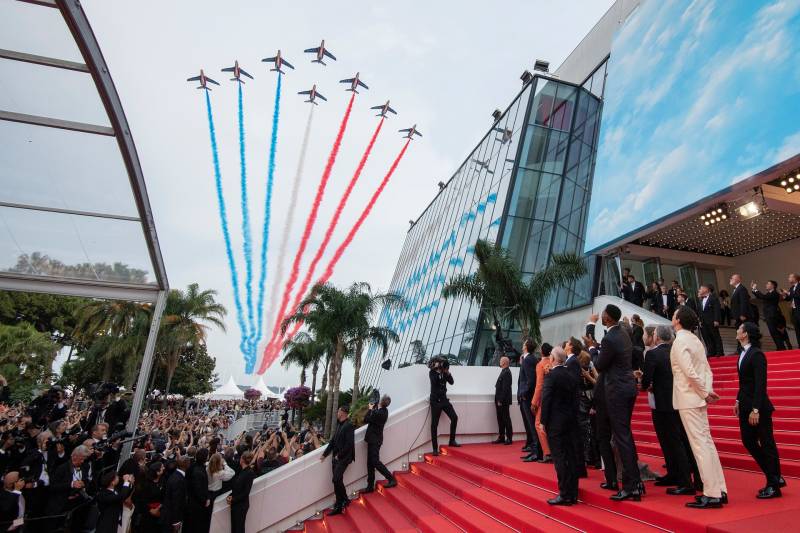 Vuelo de la PAF sobre el Palacio de Congresos de Cannes con motivo del estreno de «Top Gun: Maverick». ©Armée de l’Air et de l'Espace