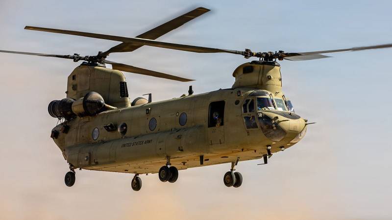 Las actualizaciones del sistema de aviónica contribuyen a garantizar la disponibilidad operativa de la flota de helicópteros CH-47. (Crédito de la foto: Ejército de los EE. UU.)