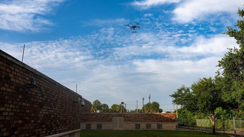 El sistema NetSense™ combina inteligencia artificial, 5G y tecnología comercial para detectar sistemas aéreos no tripulados durante una demostración realizada en julio en el área de Miami. Imagen: Lockheed Martin