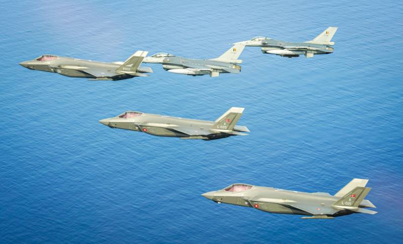 Pilotos daneses de F-35 entrenan junto con aliados belgas y noruegos durante el ejercicio «Ramstein Flag 2026». Foto: Fuerzas Armadas de Noruega (Forsvaret).