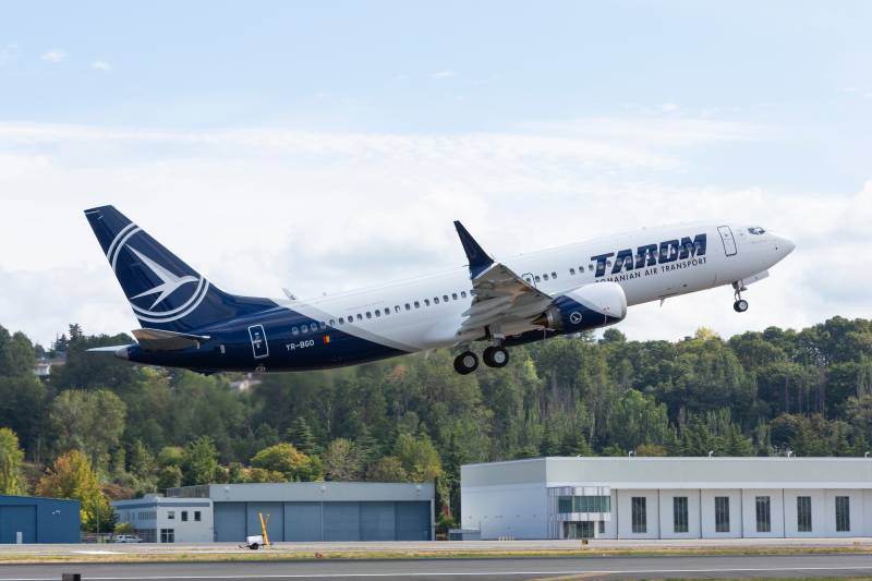 Boeing, TAROM y CDB Aviation celebraron hoy la entrega del primer 737-8 de la aerolínea, el primer Boeing 737 MAX en Rumania, lo que representa un hito en la modernización de la flota y la estrategia de crecimiento a largo plazo de la aerolínea nacional. Imagen: Boeing