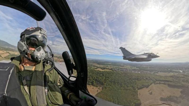 Vuelo de dos aviones Rafale del escuadrón de caza 2/4 «La Fayette» sobre el municipio de Roderen. ©Ejército del Aire y del Espacio