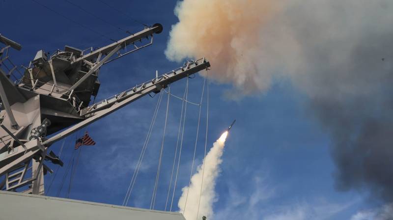La alianza entre L3Harris y NAWCWD China Lake responde a las crecientes necesidades de capacidad para municiones clave, entre ellas el misil de crucero Tomahawk® de Raytheon. (Foto: Armada de los Estados Unidos)