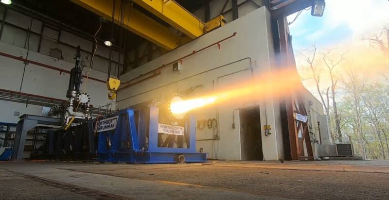 Northrop Grumman realiza una prueba en tierra de un sistema de propulsión de estatorreactor de combustible sólido, lo que demuestra el compromiso de la empresa con las tecnologías de propulsión innovadoras que sustentan las capacidades futuras de los misiles. (Crédito de la foto: Northrop Grumman)