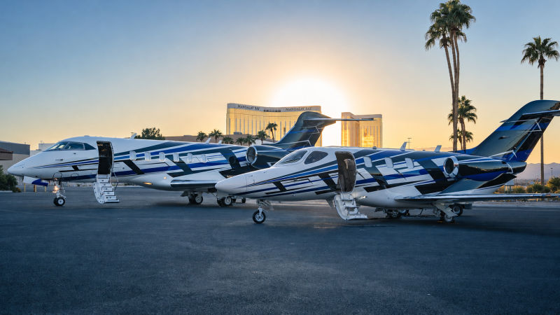 Presentamos la flota de propiedad fraccionada de Thrive Aviation: el HondaJet HA-420 y el Bombardier Challenger 3500 al atardecer en Las Vegas, Nevada. Imagen: Thrive Aviation