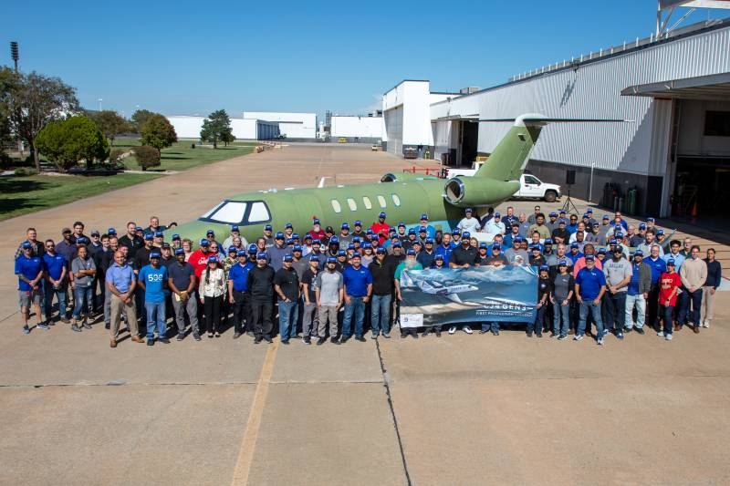 El primer Cessna Citation CJ4 Gen3 avanza hacia su entrada en servicio al salir de fábrica la primera unidad de producción. (Crédito de la foto: Textron Aviation)