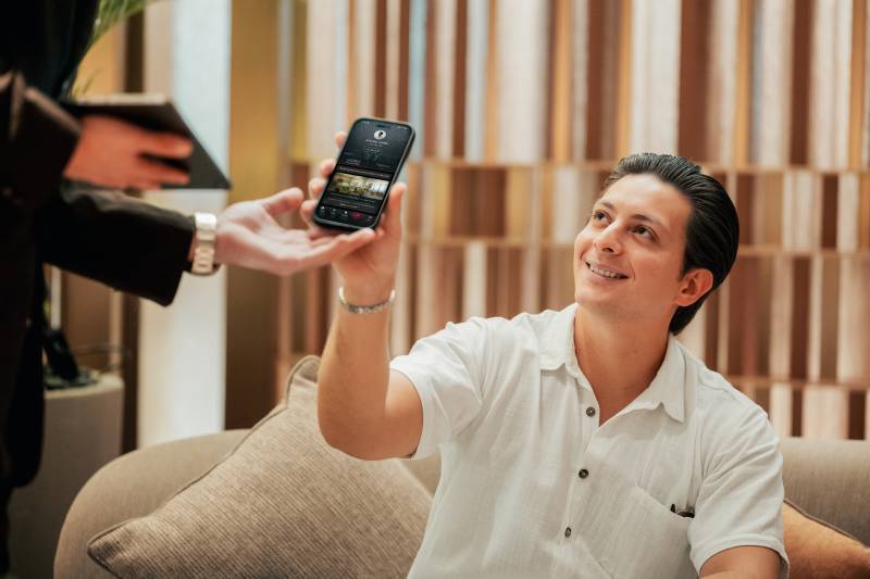 Los miembros de Emirates Skywards pueden ganar el doble de millas al reservar estadías en hoteles y alquiler de autos con socios participantes, así como un 50 % de millas de bonificación en los paquetes de Emirates Skywards Hotels y Emirates Holidays. Los miembros también pueden disfrutar de un 25 % de millas de bonificación al convertir sus puntos ALL Accor Reward en millas Skywards. ©Emirates